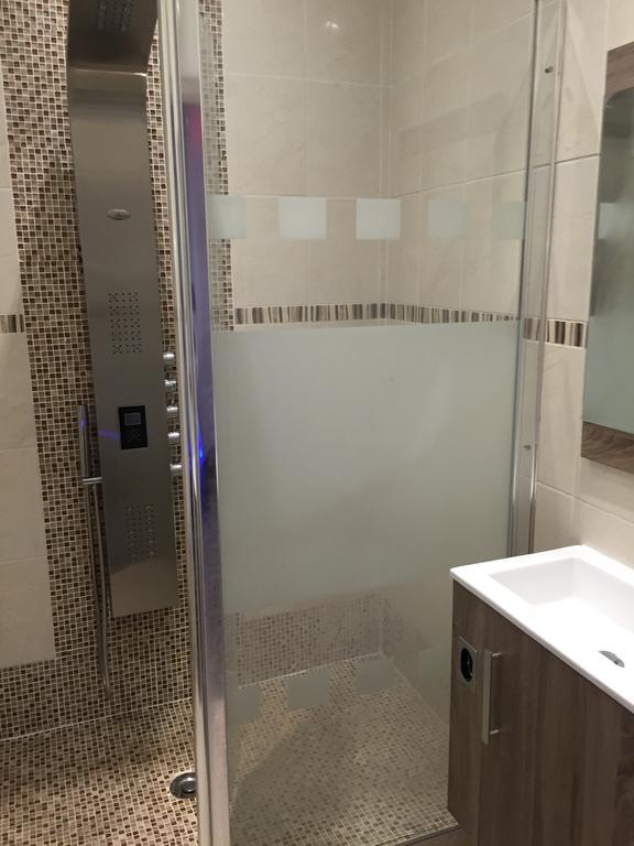 Le Love Spa Лион Екстериор снимка