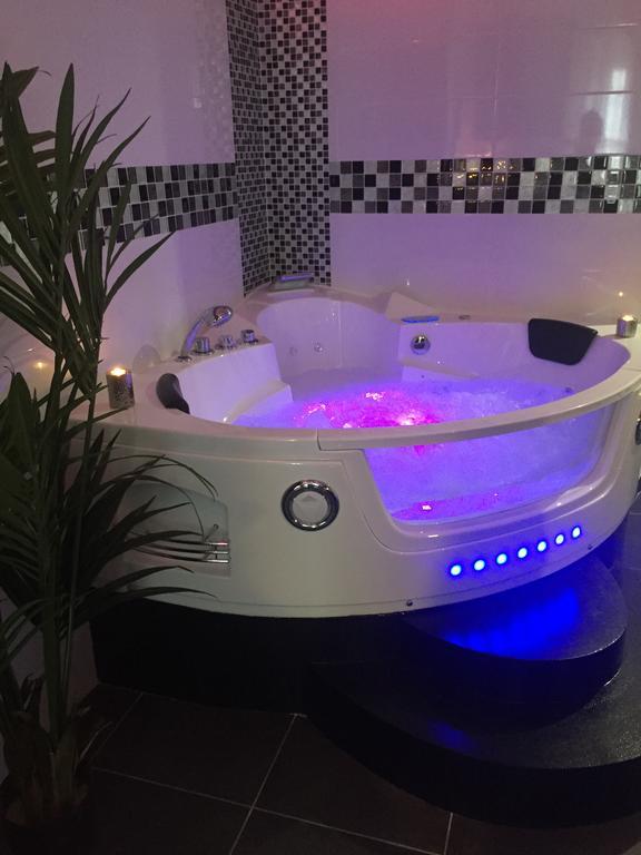 Le Love Spa Лион Екстериор снимка